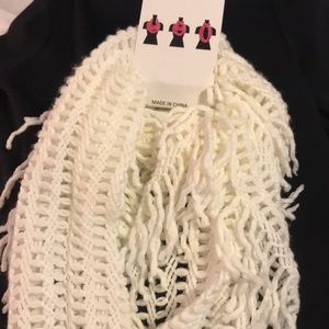 Brand new ivory Eternity/Loop‎ scarf